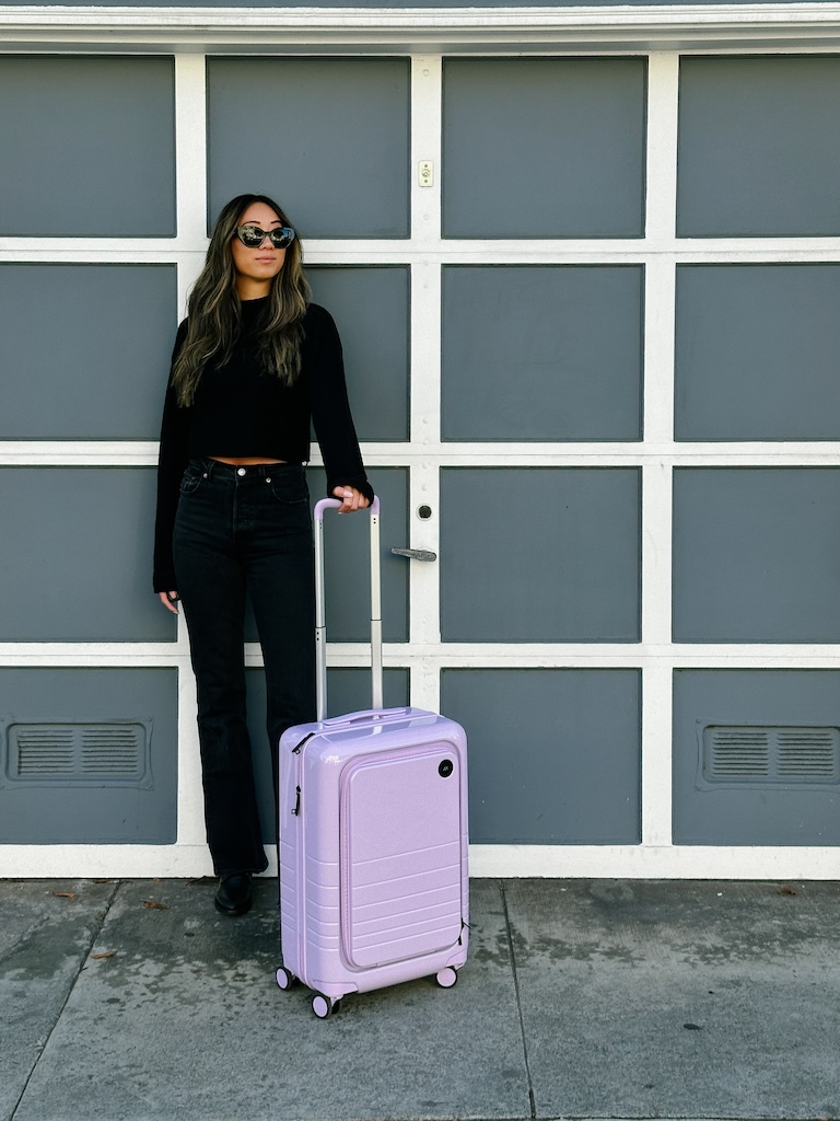 try bounce luggage, girl standing with a suitcase talking about luggage storage with bounce