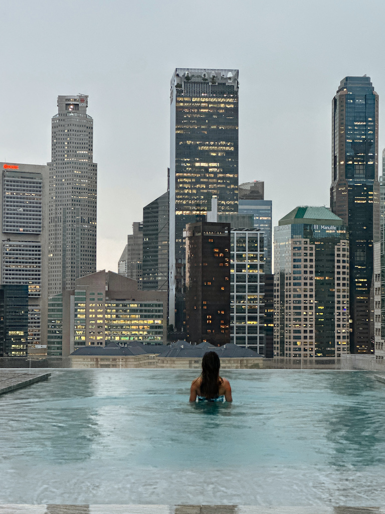girl in the rooftop infinite pool at mondrian singapore duxton